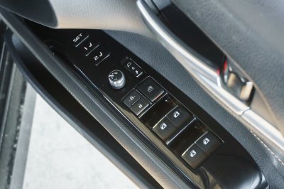 TOYOTA CAMRY 2.5 HYBRID PREMIUM ปี2020 (1ขท2376)