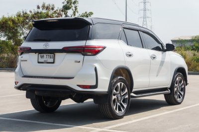 TOYOTA FORTUNER 2.8 LEGENDER 4WD AT ปี2021 (จค7793)