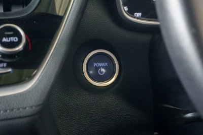 TOYOTA COROLLA CROSS 1.8 HYBRID PREMIUM SAFETY ปี2021 (1ขช9884)