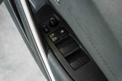 TOYOTA COROLLA CROSS 1.8 HYBRID PREMIUM SAFETY ปี2021 (1ขช9884)