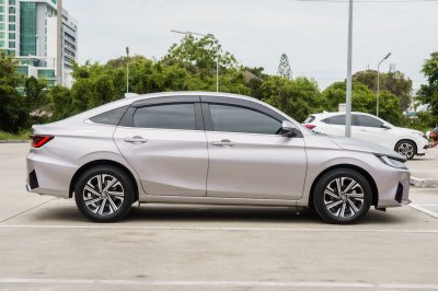TOYOTA YARIS ATIV 1.2 PREMIUM ปี2024 (5ขด5953)