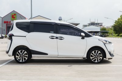 TOYOTA SIENTA 1.5 V ปี2018 (8กฐ5414)