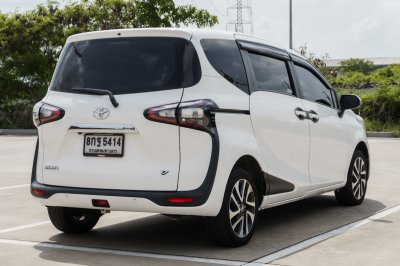 TOYOTA SIENTA 1.5 V ปี2018 (8กฐ5414)