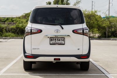 TOYOTA SIENTA 1.5 V ปี2018 (8กฐ5414)
