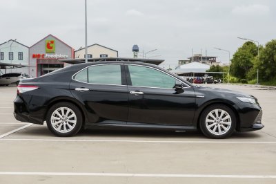 TOYOTA CAMRY 2.5 HYBRID PREMIUM ปี2020 (1ขย2802)
