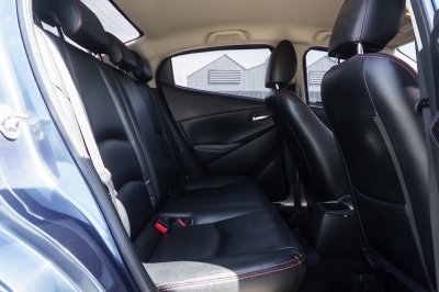 MAZDA 2 1.3 HIGH CONNECT AT 2017 (6กฬ6348)