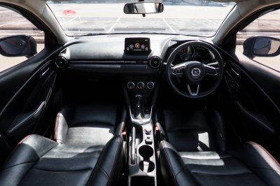 MAZDA 2 1.3 HIGH CONNECT AT 2017 (6กฬ6348)