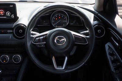 MAZDA 2 1.3 HIGH CONNECT AT 2017 (6กฬ6348)