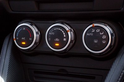 MAZDA 2 1.3 HIGH CONNECT AT 2017 (6กฬ6348)