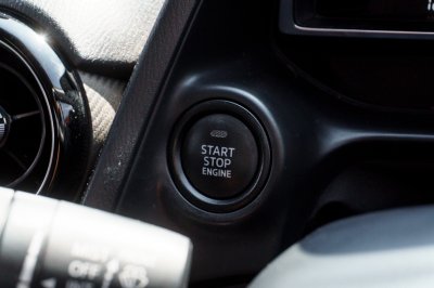 MAZDA 2 1.3 HIGH CONNECT AT 2017 (6กฬ6348)