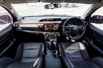 TOYOTA REVO 2.4 TRD SMARTCAB MT ปี 2016 จด 2017 (1ฒฮ8195)