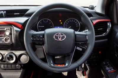 TOYOTA REVO 2.4 TRD SMARTCAB MT ปี 2016 จด 2017 (1ฒฮ8195)