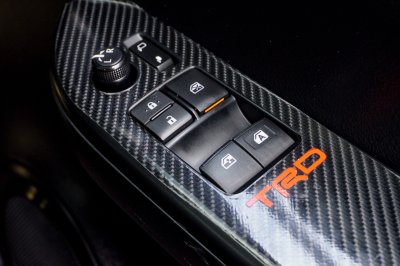 TOYOTA REVO 2.4 TRD SMARTCAB MT ปี 2016 จด 2017 (1ฒฮ8195)