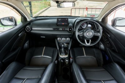 MAZDA 2 1.3 S (LEATHER) ปี2022 (กท3714)