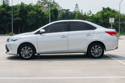 TOYOTA VIOS 1.5 MID ปี2020 (1ขฎ2184)
