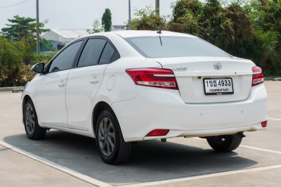 TOYOTA VIOS 1.5 MID AT ปี 2020 (1ขธ4933)