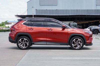 TOYOTA YARIS CROSS 1.5 HYBRID PREMIUM LUXURY ปี2024 (5ขร6621)