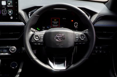 TOYOTA YARIS CROSS 1.5 HYBRID PREMIUM LUXURY ปี2024 (5ขร6621)