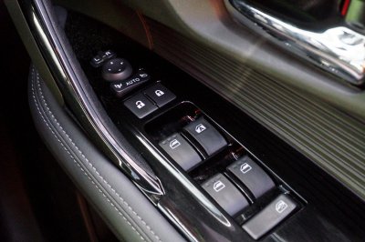 TOYOTA YARIS CROSS 1.5 HYBRID PREMIUM LUXURY ปี2024 (5ขร6621)