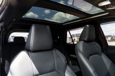 TOYOTA YARIS CROSS 1.5 HYBRID PREMIUM LUXURY ปี2024 (5ขร6621)