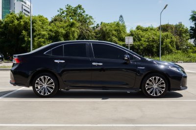 TOYOTA ALTIS 1.8 HV PREMIUM AT ปี 2021 (2ขณ5806)