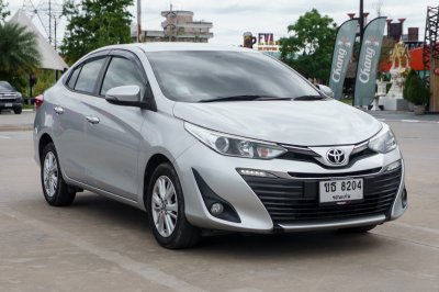TOYOTA YARIS ATIV 1.2 G ปี2017 จด2018 (ขธ8204)