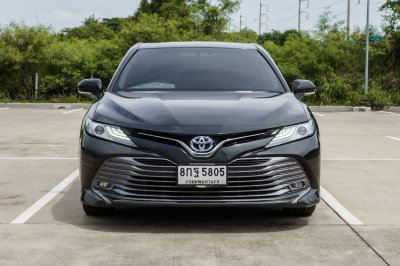 TOYOTA CAMRY 2.5 HYBRID ปี2019 (8กฐ5805)