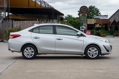 TOYOTA YARIS ATIV 1.2 G ปี2017 จด2018 (ขธ8204)