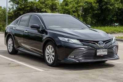 TOYOTA CAMRY 2.5 HYBRID ปี2019 (8กฐ5805)