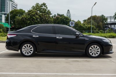 TOYOTA CAMRY 2.5 HYBRID ปี2019 (8กฐ5805)