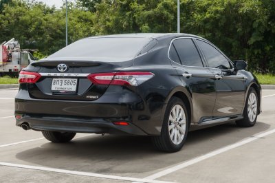 TOYOTA CAMRY 2.5 HYBRID ปี2019 (8กฐ5805)