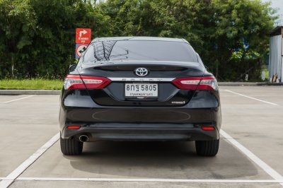TOYOTA CAMRY 2.5 HYBRID ปี2019 (8กฐ5805)