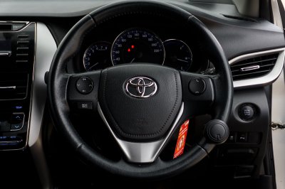 TOYOTA YARIS ATIV 1.2 G ปี2017 จด2018 (ขธ8204)