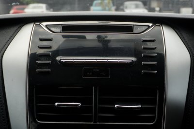 TOYOTA YARIS ATIV 1.2 G ปี2017 จด2018 (ขธ8204)