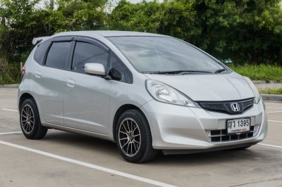 HONDA JAZZ 1.5 S AT ปี2011 (ญว1395)