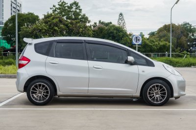 HONDA JAZZ 1.5 S AT ปี2011 (ญว1395)