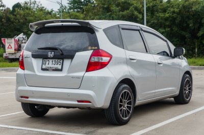 HONDA JAZZ 1.5 S AT ปี2011 (ญว1395)