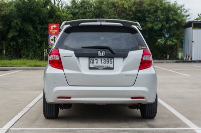 HONDA JAZZ 1.5 S AT ปี2011 (ญว1395)