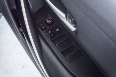 TOYOTA ALTIS 1.8 HV MID AT ปี2020 (1ขธ5512)