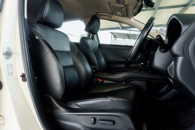 HONDA HR-V 1.8 EL AT ปี2016 (งว4776)