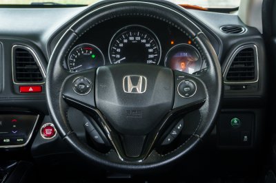 HONDA HR-V 1.8 EL AT ปี2016 (งว4776)
