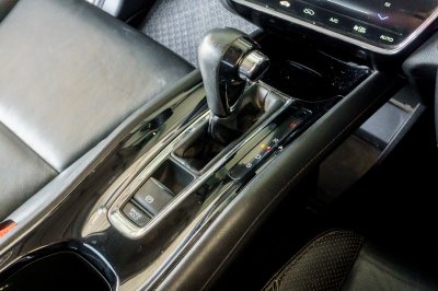 HONDA HR-V 1.8 EL AT ปี2016 (งว4776)