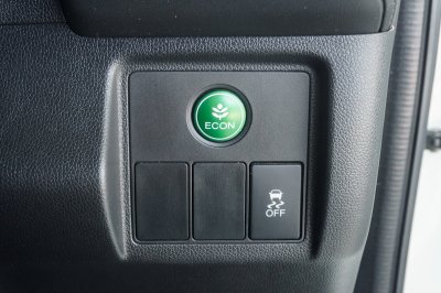 HONDA HR-V 1.8 EL AT ปี2016 (งว4776)