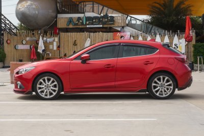 MAZDA 3 2.0 C SPORT AT 2015 จด2016 (7กล8807)