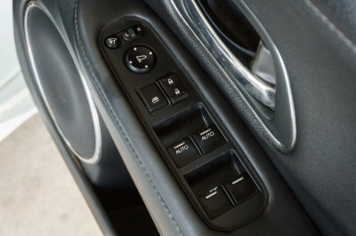 HONDA HR-V 1.8 EL AT ปี2016 (งว4776)