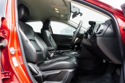 MAZDA 3 2.0 C SPORT AT 2015 จด2016 (7กล8807)