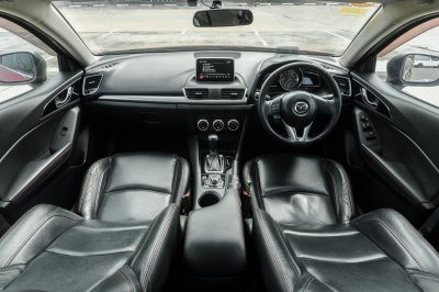 MAZDA 3 2.0 C SPORT AT 2015 จด2016 (7กล8807)