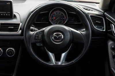 MAZDA 3 2.0 C SPORT AT 2015 จด2016 (7กล8807)