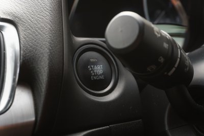 MAZDA 3 2.0 C SPORT AT 2015 จด2016 (7กล8807)