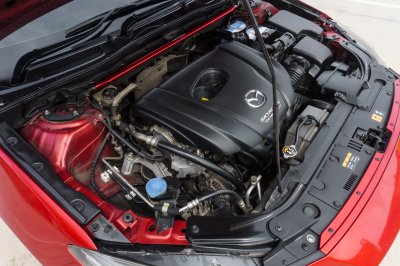 MAZDA 3 2.0 C SPORT AT 2015 จด2016 (7กล8807)